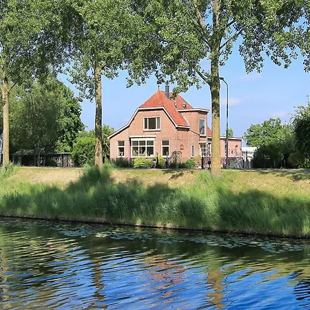 Vakantiehuis Characteristic With Wellness Lijnden