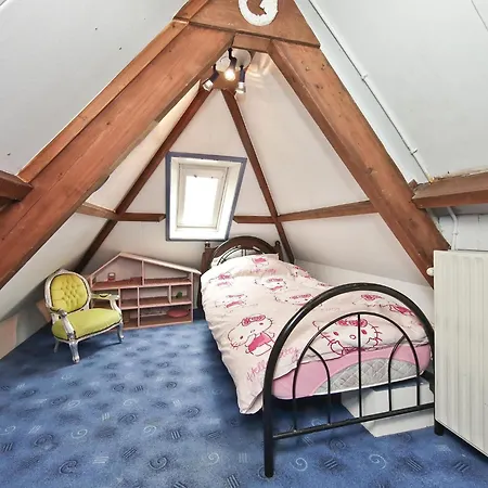 Characteristic With Wellness Feriehus Lijnden